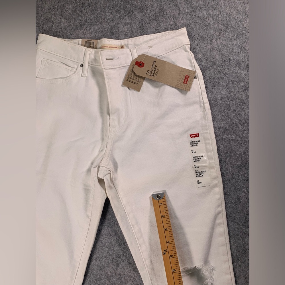 Levi's Classic Cream Jeans - Picture 2 of 16